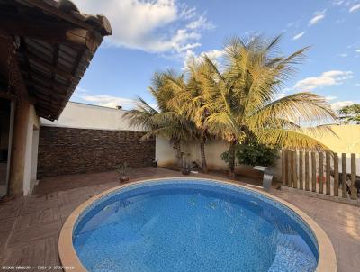 Casa para Venda, em Jo�o Pinheiro, bairro Centro, 3 dormit�rios, 3 banheiros, 1 su�te, 4 vagas